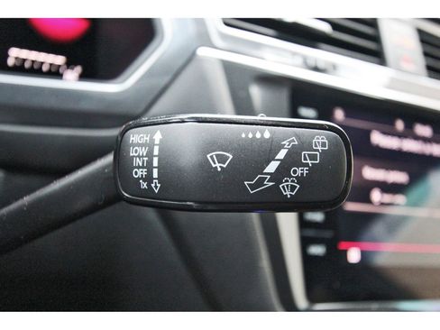Used 2022 Volkswagen Tiguan SE R-Line FWD image 18