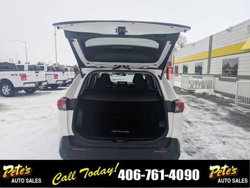 Used 2020 Toyota RAV4 LE image 12