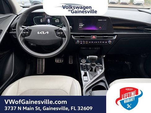 Used 2023 Kia Niro EX Touring image 14