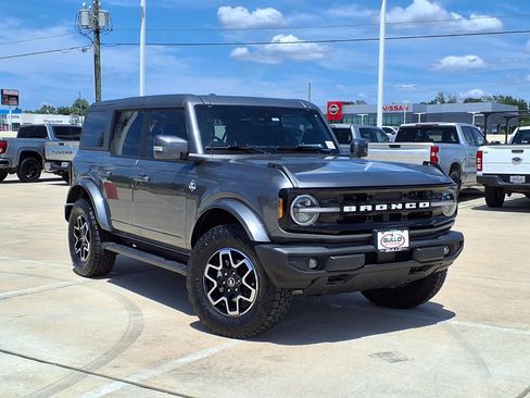 Used 2024 Ford Bronco Outer Banks AWD/4WD image 2