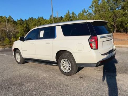 Used 2022 Chevrolet Suburban LT RWD image 7