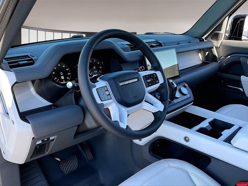 New 2025 Land Rover Defender 110 S image 7