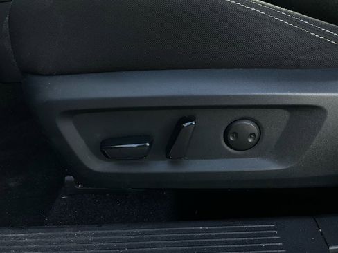 Used 2025 Nissan Rogue SV image 11