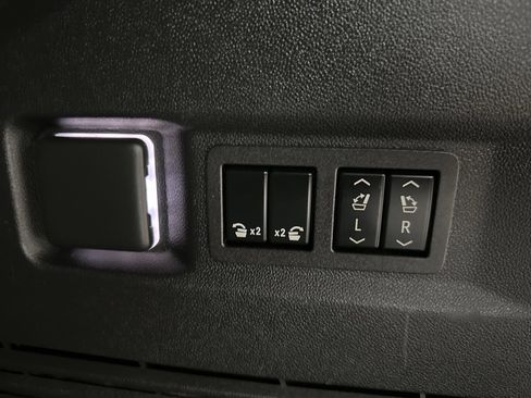 Used 2023 Chevrolet Tahoe Z71 image 38