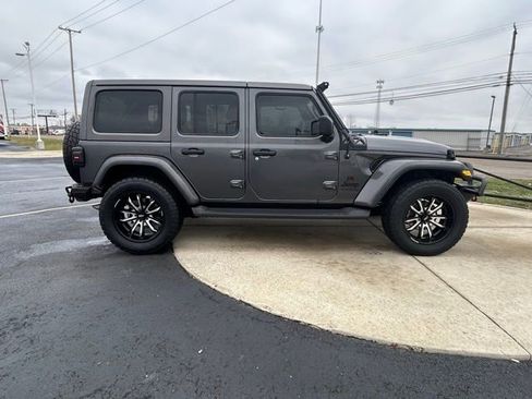 Used 2020 Jeep Wrangler Unlimited Sahara image 9