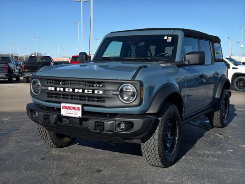 Used 2023 Ford Bronco Black Diamond image 2