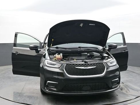 Used 2024 Chrysler Pacifica Touring-L FWD image 59
