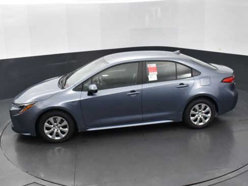 Used 2025 Toyota Corolla LE image 31