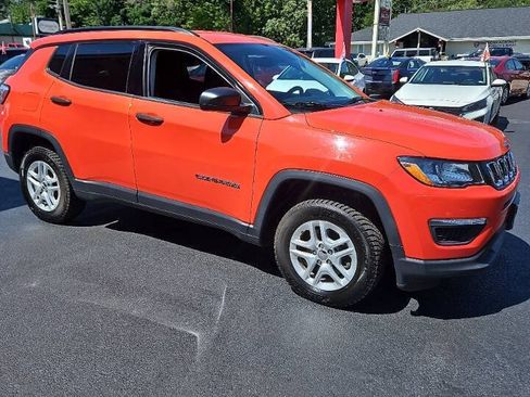 Used 2018 Jeep Compass Sport w/ Tech Group AWD/4WD image 2
