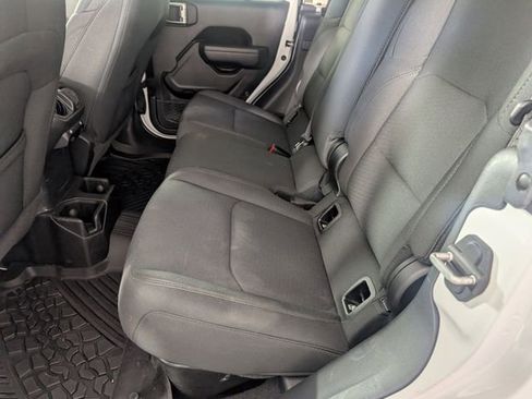 Used 2023 Jeep Gladiator Willys AWD/4WD image 24