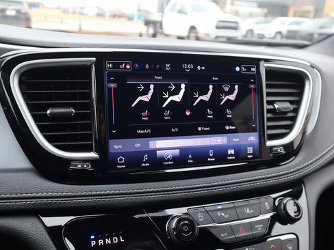 New 2026 Chrysler Pacifica Limited w/ S Appearance Package image 7