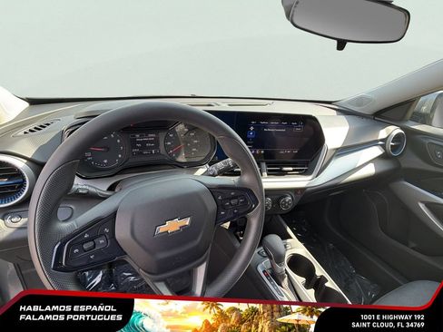 Used 2024 Chevrolet Trax LS w/ LS Convenience Package FWD image 16