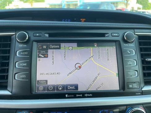 Used 2019 Toyota Highlander XLE FWD image 23