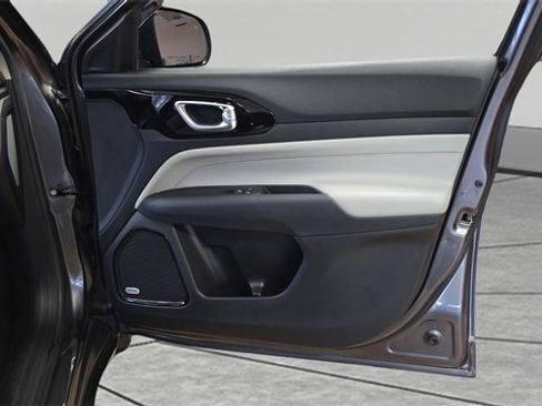 Used 2022 Jeep Compass Limited w/ Sun and Sound Group image 26