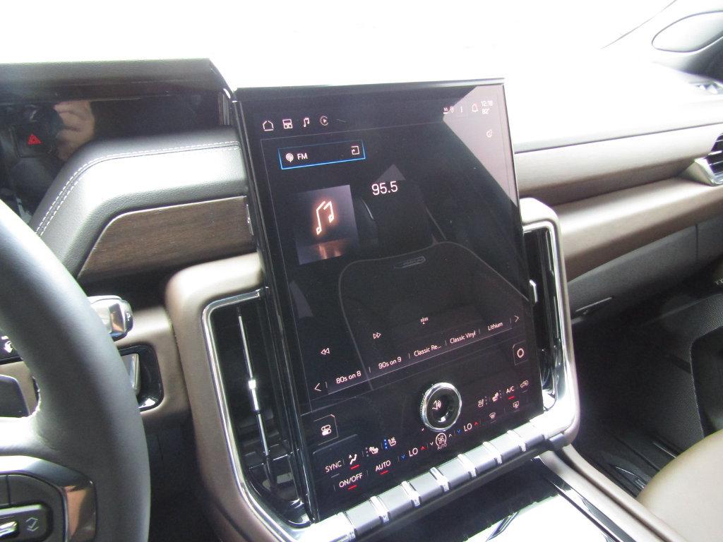Used 2026 GMC Yukon Denali Ultimate AWD/4WD image 37
