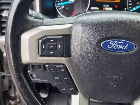 Used 2022 Ford F250 Lariat w/ Chrome Package image 19