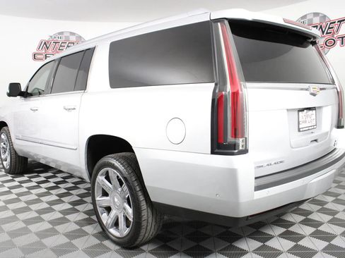 Used 2020 Cadillac Escalade ESV Luxury AWD/4WD image 5