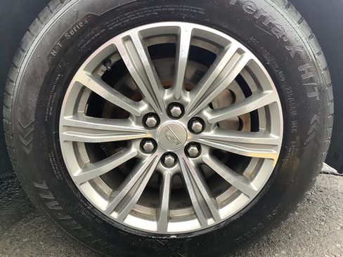 Used 2019 Cadillac XT5 Luxury FWD image 18