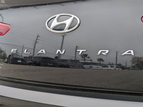 Used 2019 Hyundai Elantra SE w/ Cargo Package image 15