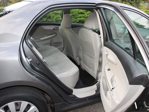 Used 2012 Toyota Corolla LE FWD image 6