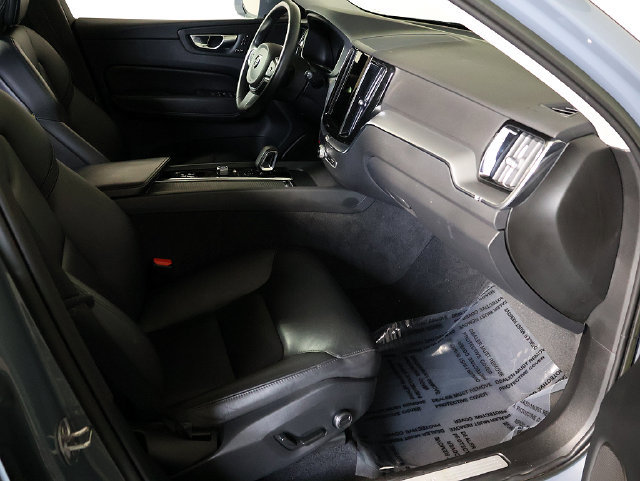 Used 2023 Volvo XC60 B5 Core AWD/4WD image 34