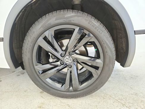 Used 2024 Volkswagen Tiguan SE R-Line AWD/4WD image 30