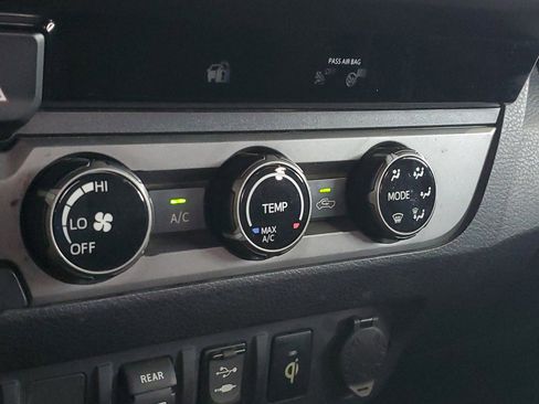 Used 2018 Toyota Tacoma TRD Off-Road AWD/4WD image 26