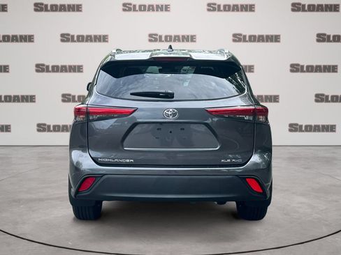 Used 2023 Toyota Highlander XLE AWD/4WD image 4