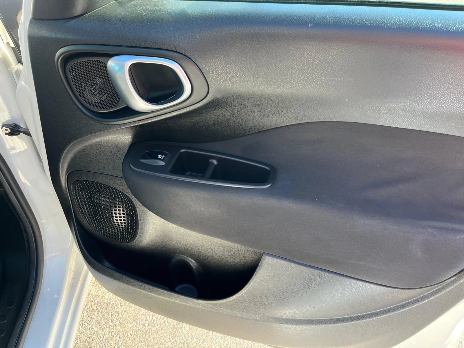 Used 2017 FIAT 500L Pop FWD image 43