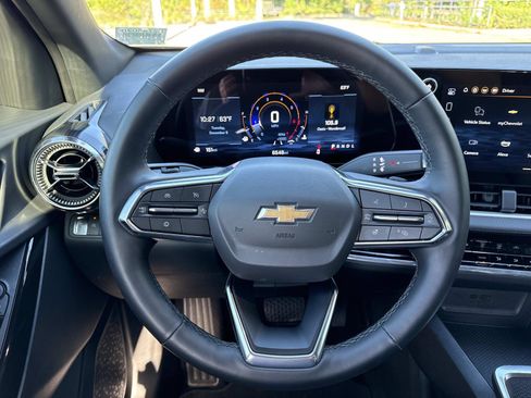 Used 2025 Chevrolet Equinox LT image 14