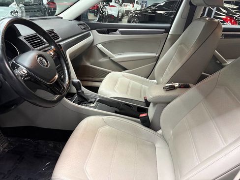 Used 2017 Volkswagen Passat 1.8T R-Line image 21