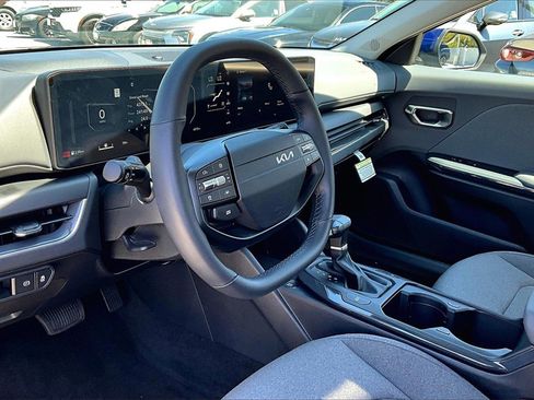 Certified 2025 Kia K4 EX image 9