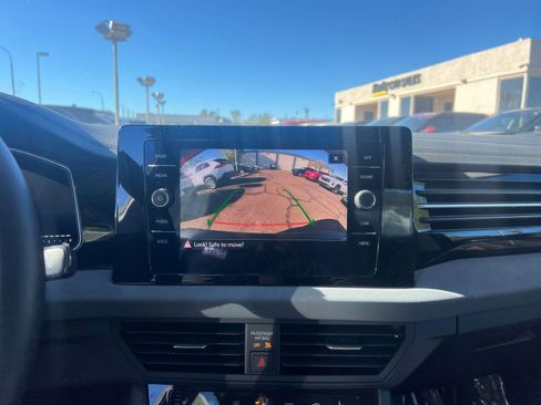 Used 2025 Volkswagen Jetta SE image 17