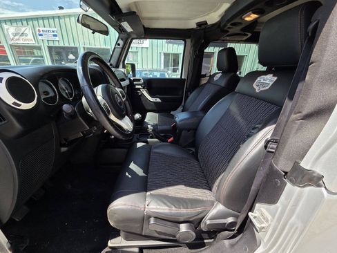 Used 2012 Jeep Wrangler Sahara AWD/4WD image 16