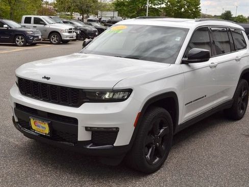 Used 2023 Jeep Grand Cherokee L Limited w/ Black Appearance Package AWD/4WD image 4