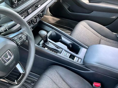Certified 2025 Honda Accord SE image 17
