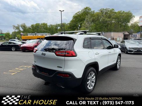 Used 2017 Jeep Cherokee Latitude w/ Comfort & Sound Group AWD/4WD image 8