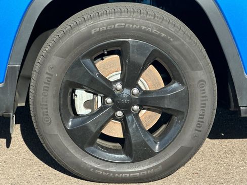 Used 2023 Jeep Cherokee Altitude Lux w/ Lux Elite Package image 27