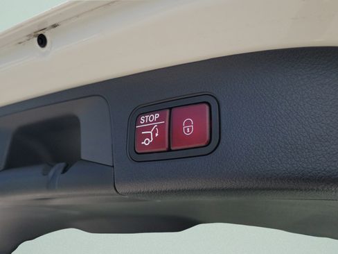 Certified 2025 Mercedes-Benz GLA 250 image 6