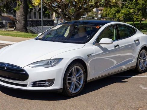 Used 2012 Tesla Model S Signature Performance image 3