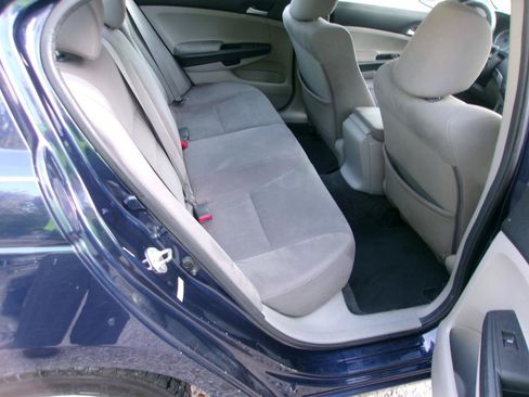 Used 2011 Honda Accord LX-P image 6
