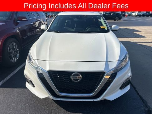 Used 2020 Nissan Altima 2.0 Platinum FWD image 13
