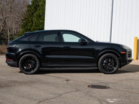 Used 2025 Porsche Cayenne E-Hybrid Coupe image 8