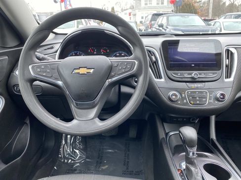 Used 2021 Chevrolet Malibu LT image 9