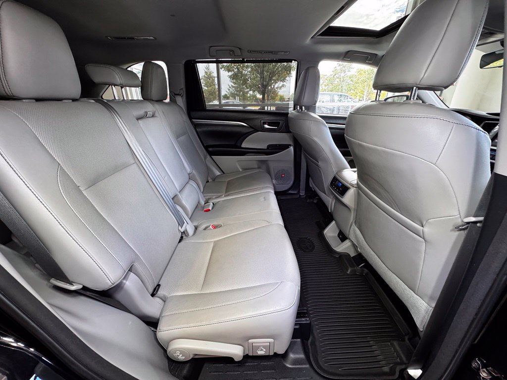Used 2017 Toyota Highlander Limited AWD/4WD image 51