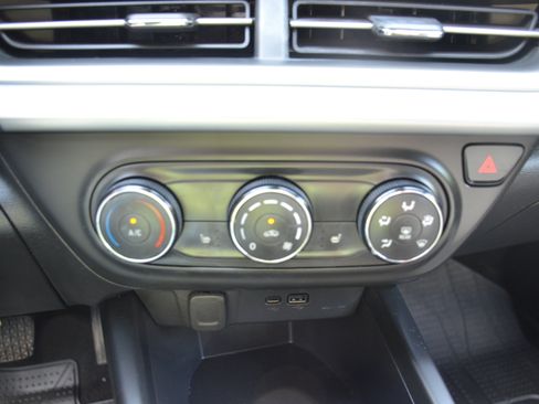 Used 2024 Chevrolet Trax RS FWD image 56