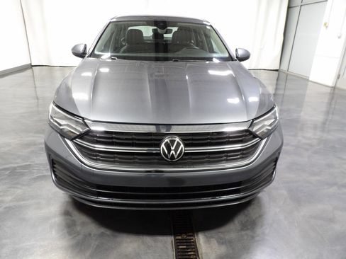 Used 2024 Volkswagen Jetta SE FWD image 2