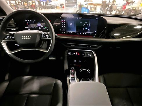 Used 2025 Audi Q5 Premium w/ Convenience Package AWD/4WD image 15