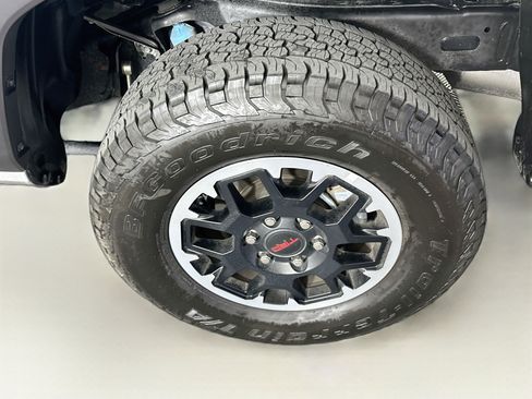 Used 2025 Toyota Tacoma TRD Off-Road AWD/4WD image 11