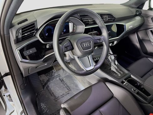 Used 2024 Audi Q3 2.0T Premium Plus w/ Premium Plus Package AWD/4WD image 9